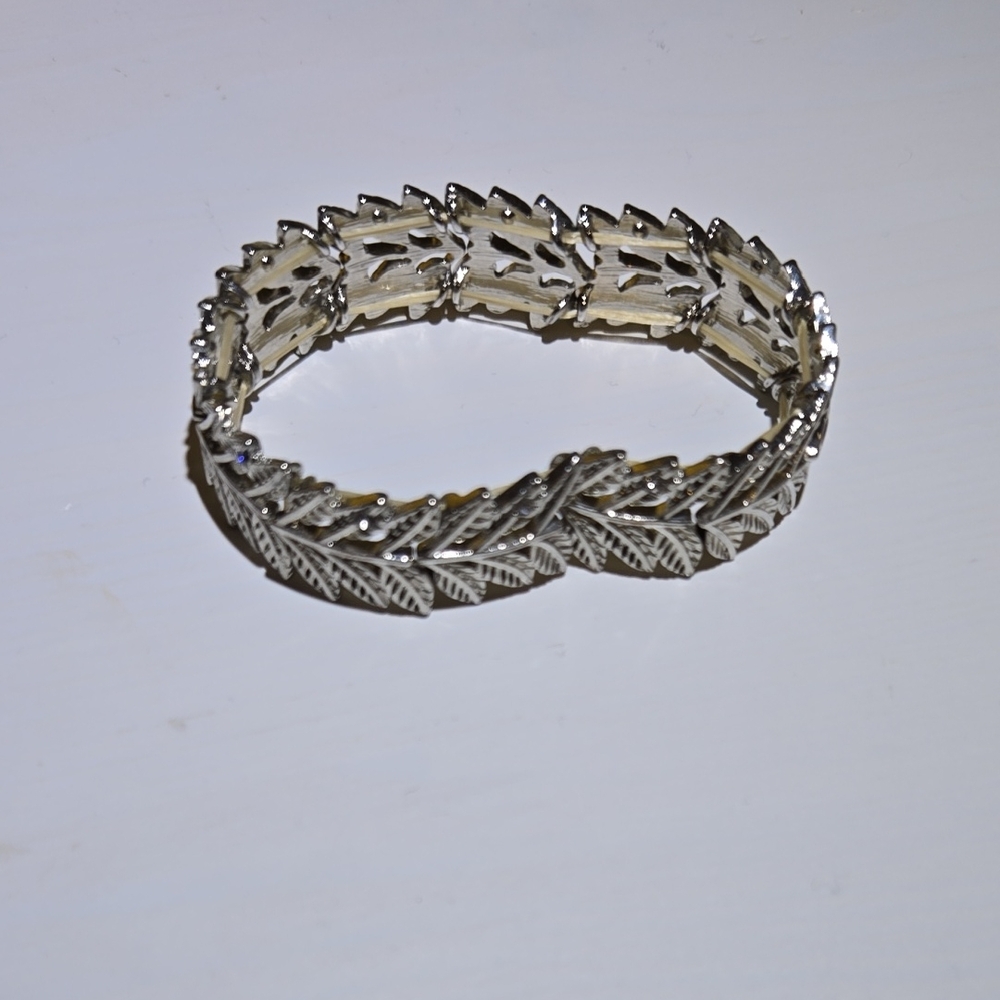 Stylish Silver Leaf Bracelet
